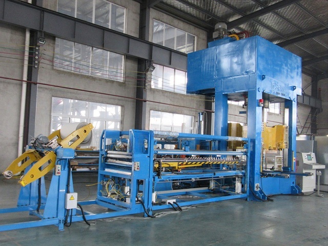 Sundry bucket automatic production line